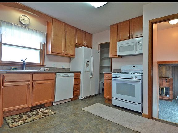 5th image of 320 W Main St