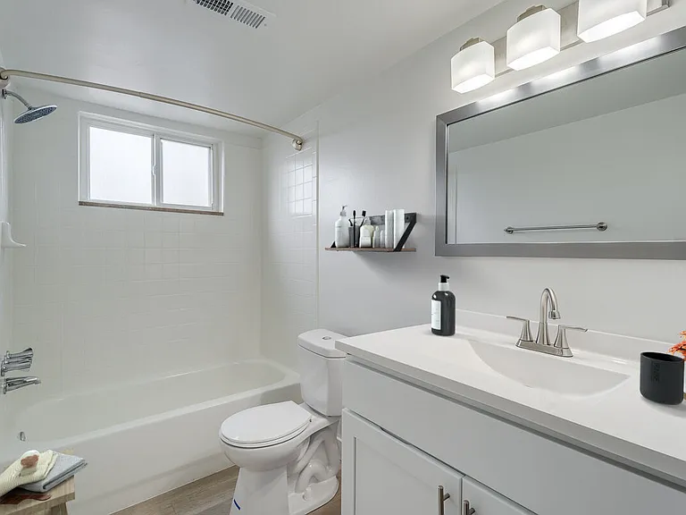 Stoneybrooke Apartments — Photo 6