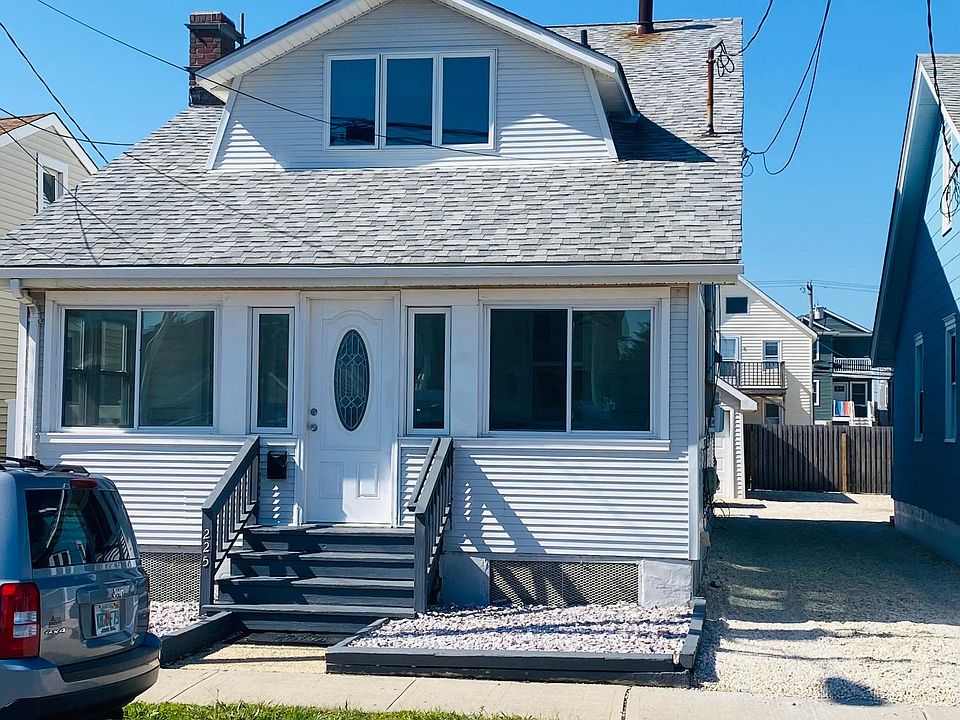 Summer Rental. Walk to the beach.