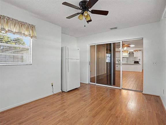 5th image of 1525 OAKVIEW CIRCLE SE