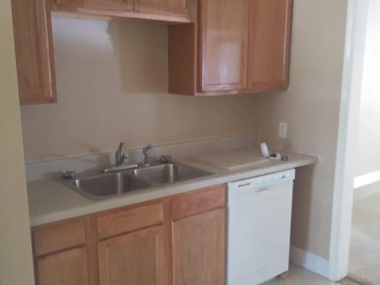 1249 Woodruff Ave — Photo 7