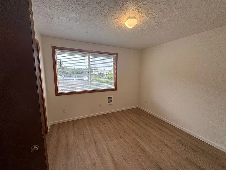 928 SW 11th St — Photo 25