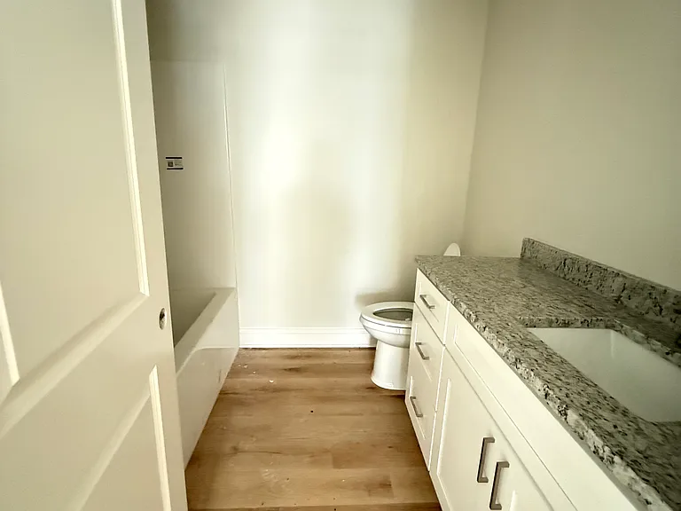 400 S Smith St — Photo 10