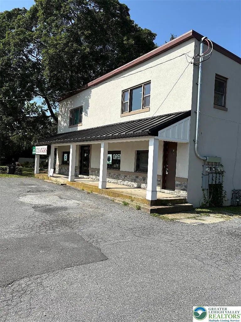 1 bed, 1.0 bath, 900 sqft, $1,600 — Photo 1