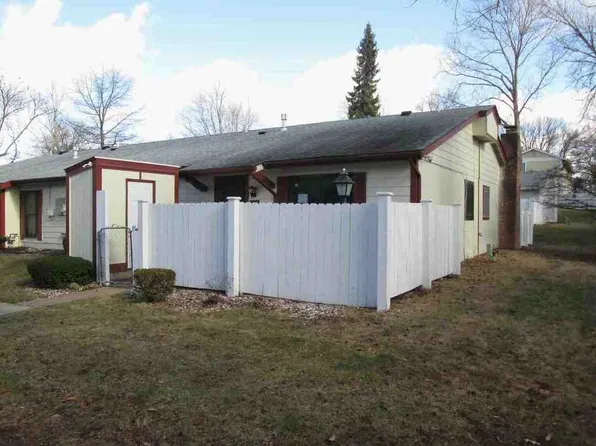 2440 Forest Shadows Dr, Saint Louis, MO 63136
