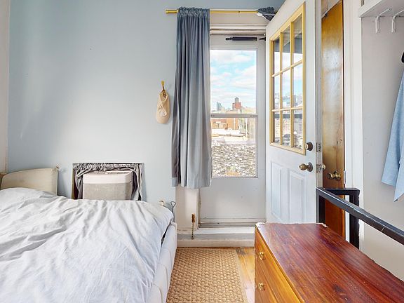 3rd image of 163 Mulberry St APT 21