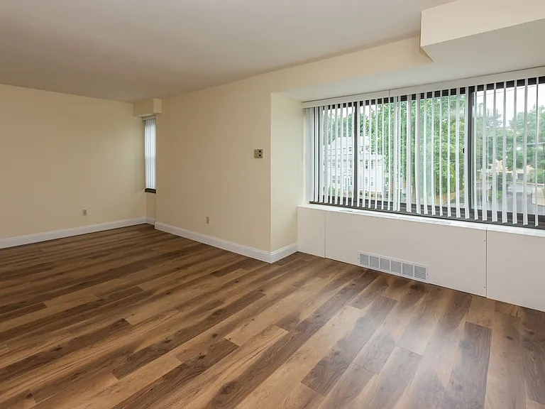 Lakewood Apartments — Photo 36