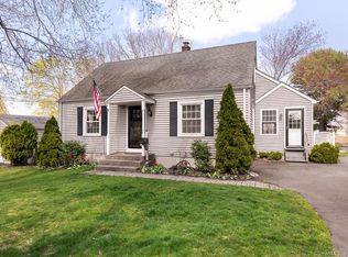 24 Canterbury Ln, Milford, CT 06460