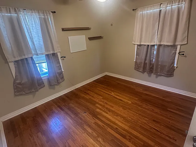 110 N Oakdale Ave — Photo 7