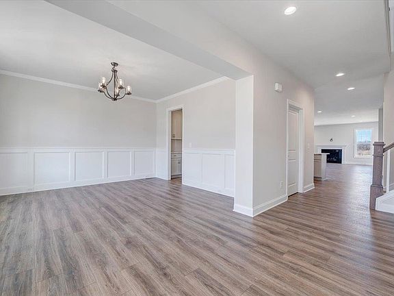 5th image of 1078 Round Meadow Dr