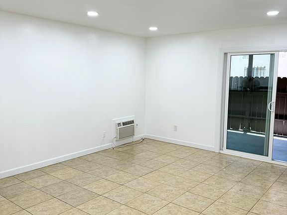 5th image of 440 W Orangewood Ave APT D