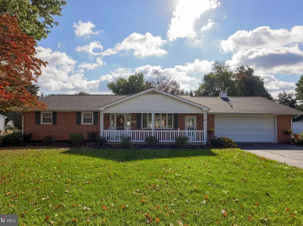 5217 Brook Dr, East Petersburg, PA 17520