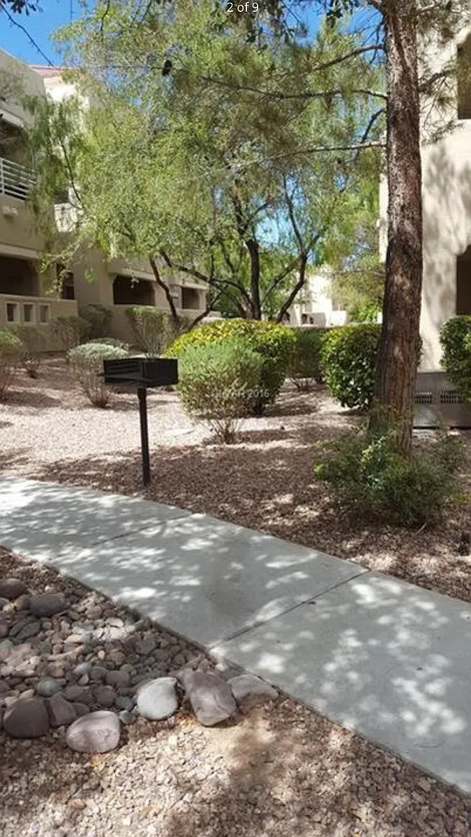 Building Photo - 1901 Villa Palms Ct #102
