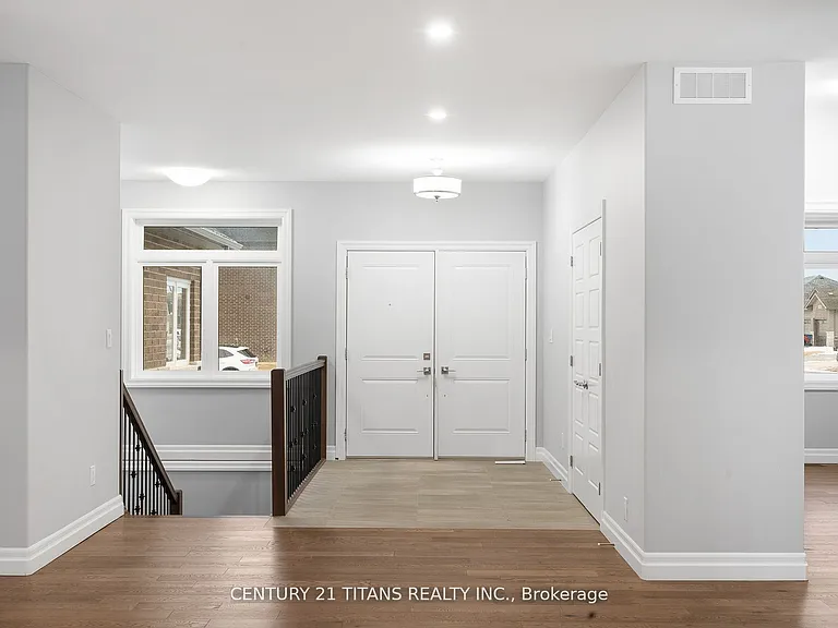 19 Tracy Dr — Photo 5