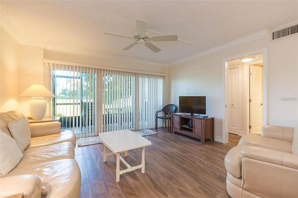 2 bed, 2.0 bath, 960 sqft, $2,600 — Photo 3