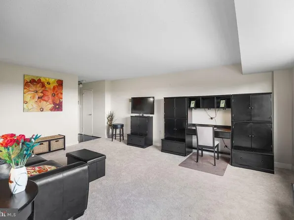 2500 N Van Dorn St APT 517, Alexandria, VA 22302