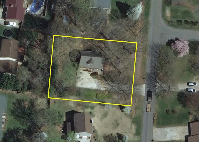 1st image of 202 Red Oak Dr
