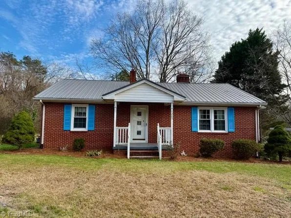 1205 Lineberry St, Ramseur, NC 27316