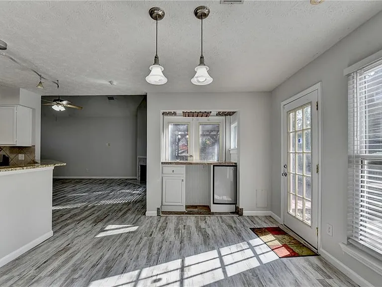 1112 Ashbury Dr — Photo 18