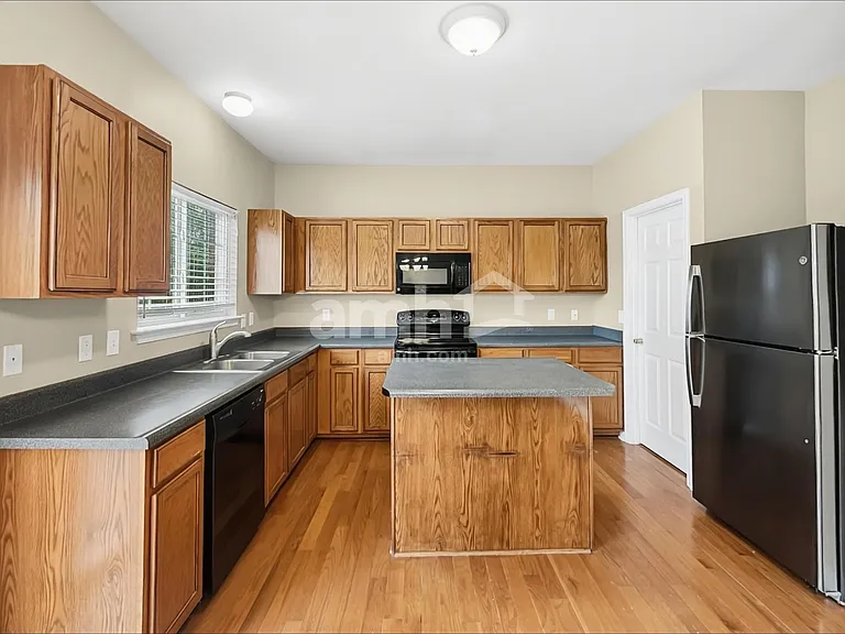 114 Cabin Branch Cir — Photo 3