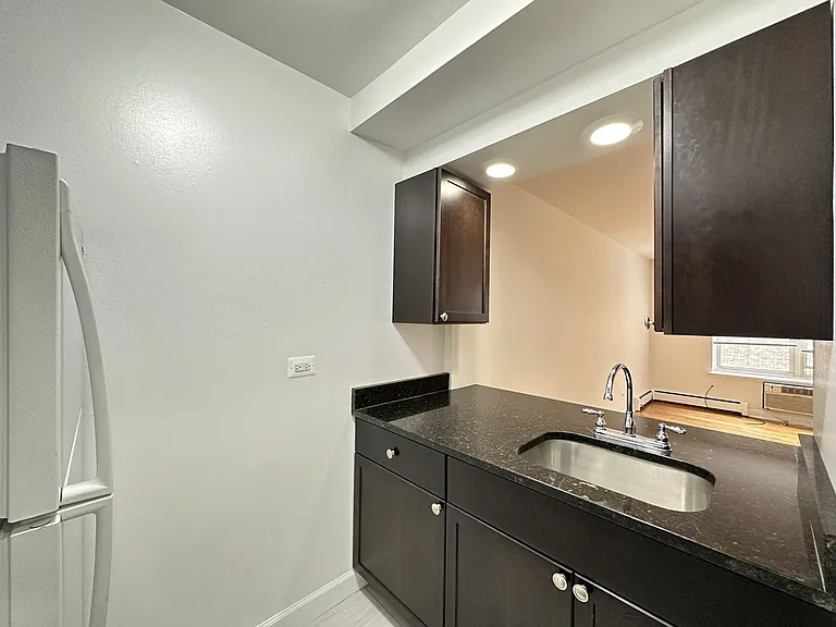 6830 N Sheridan Rd #574 — Photo 6