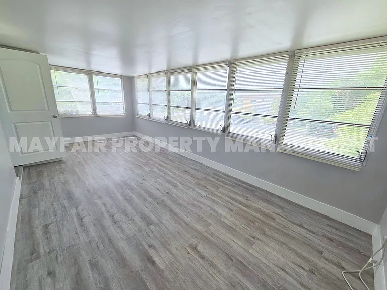 225 Iowa Ave #4D — Photo 8