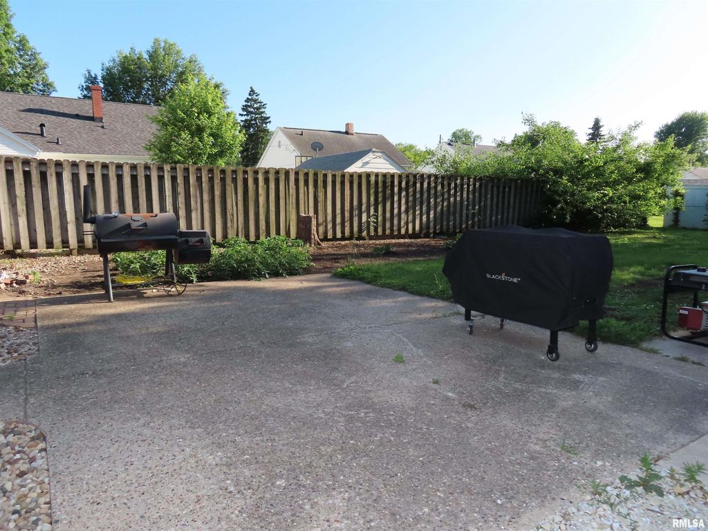 1236 Brown Ave, Galesburg, IL - View 4
