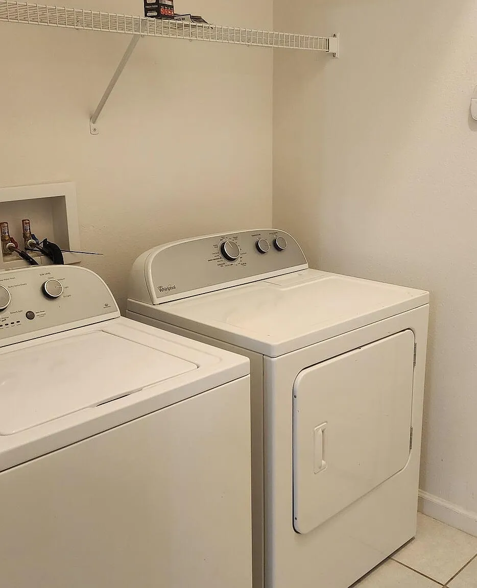 3 bed, 2.0 bath, 1559 sqft, $2,500 — Photo 2
