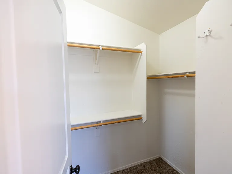 2541 E Silversmith Trl — Photo 27
