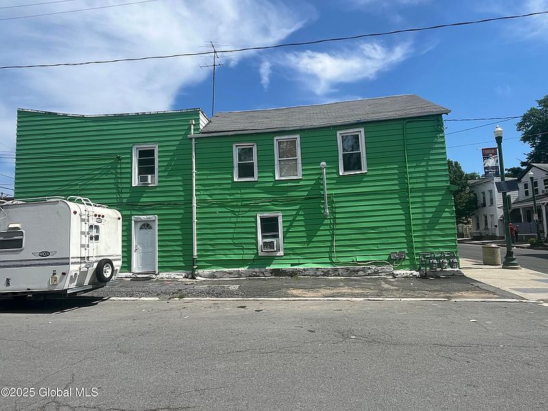 2nd image of 527 2nd Street Street