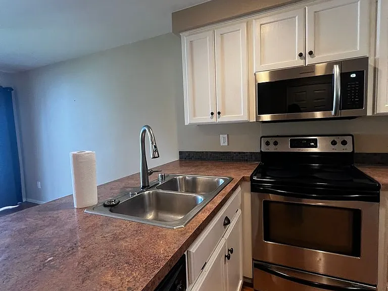126 E Grover St #7 — Photo 9