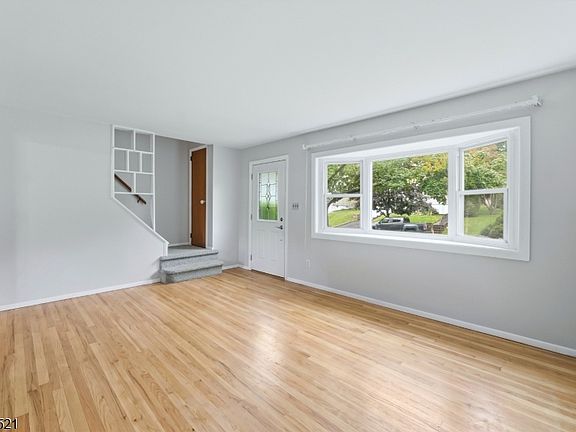 3rd image of 32 Merkel Dr