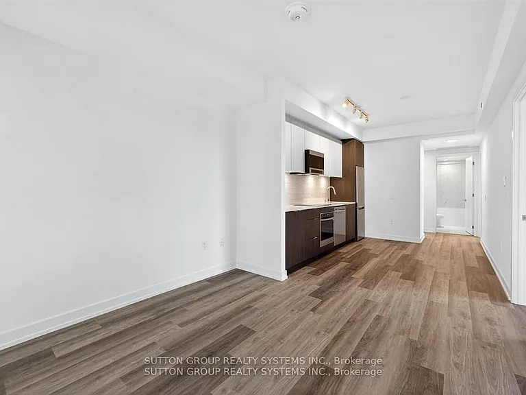 6 Chartwell Rd #402 — Photo 8