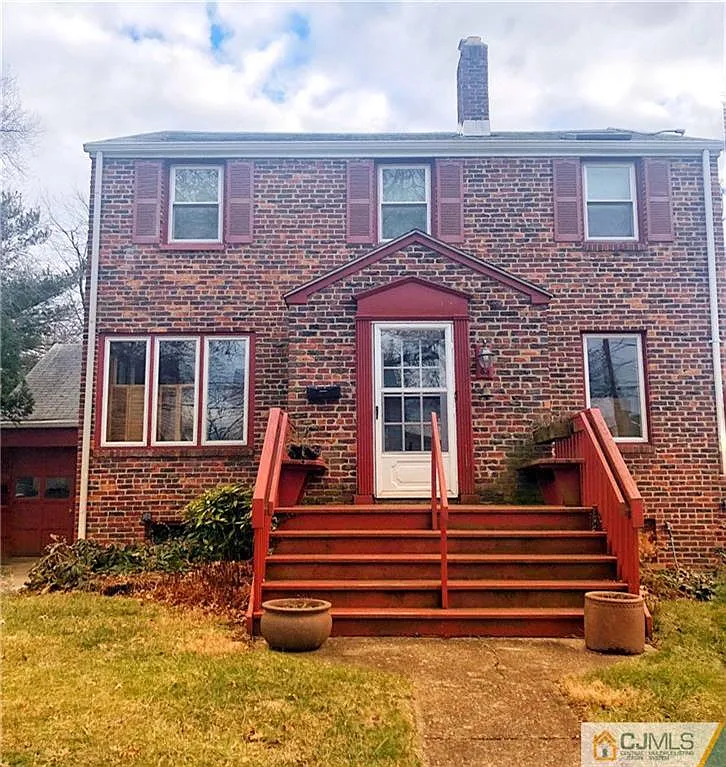 64 Donaldson St photo 1