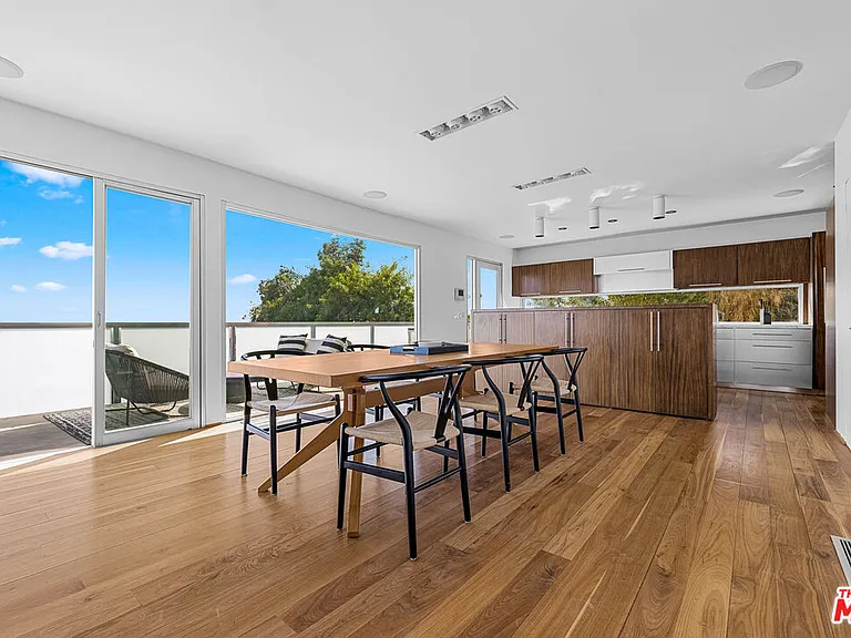 8737 Saint Ives Dr — Photo 10