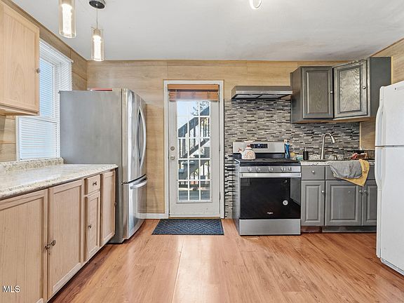 5th image of 629 Hoosick Road