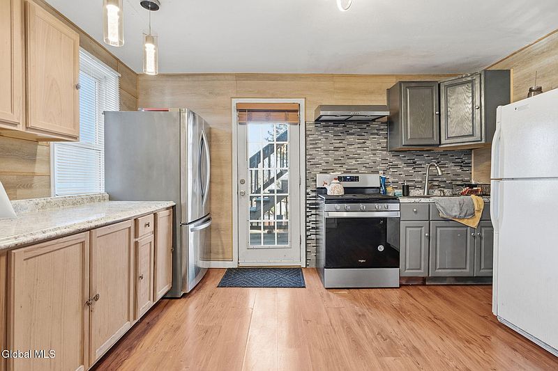 5th image of 629 Hoosick Road