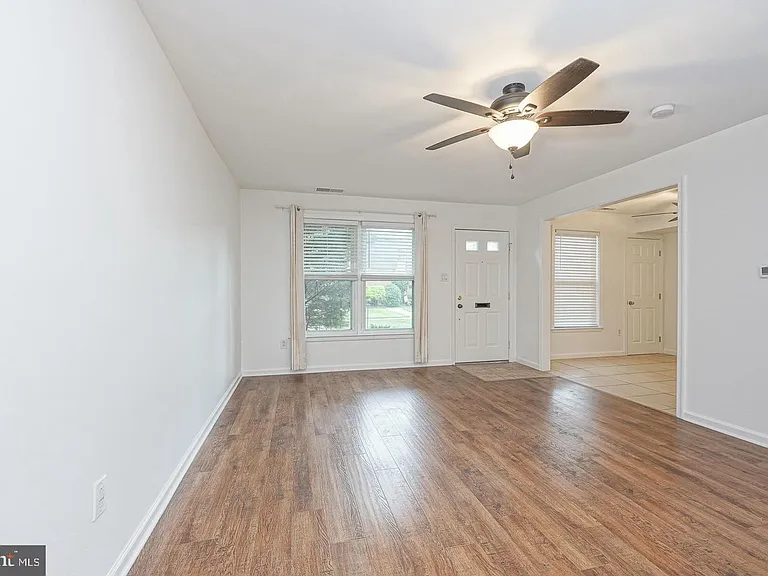 1051 Harbour Dr — Photo 3