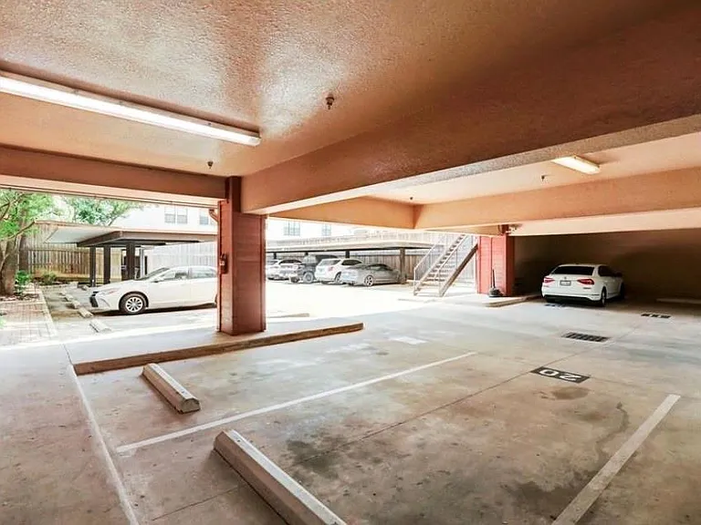 1618 Elgin St #10 — Photo 15