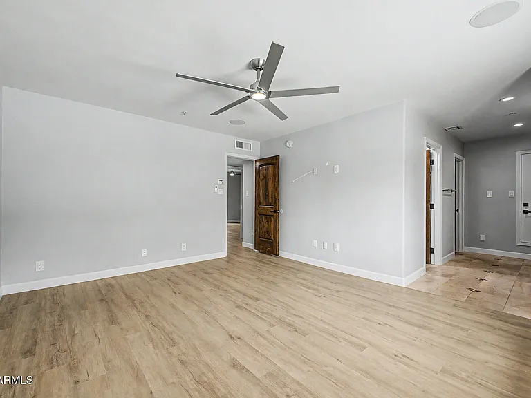 2311 E Colter St — Photo 30