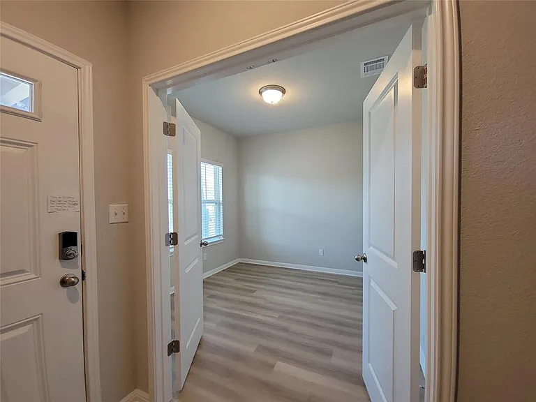 908 Main St — Photo 10
