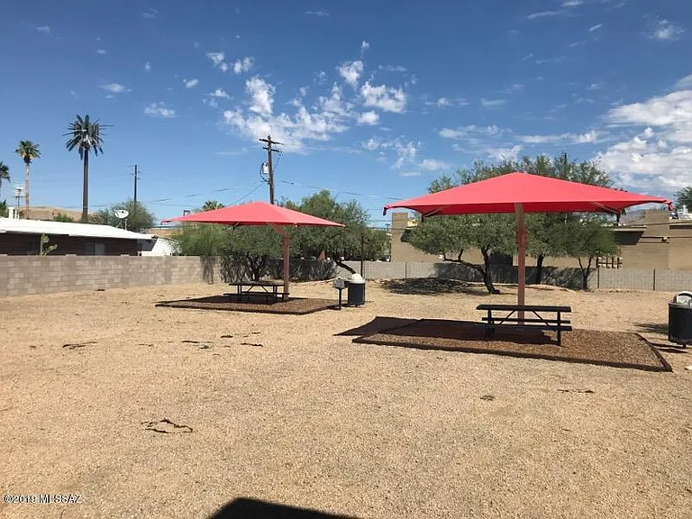 1741 E Hedrick Dr — Photo 37