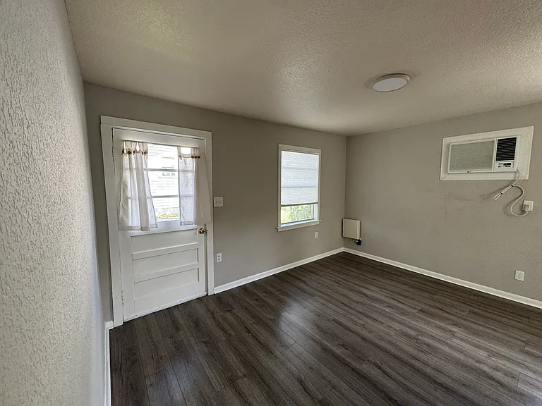 836 Orange Park Ave — Photo 6