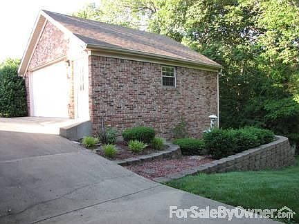 Second garage : Large 2nd garage. Beautifully landscaped.