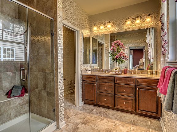 Striking owner s bath