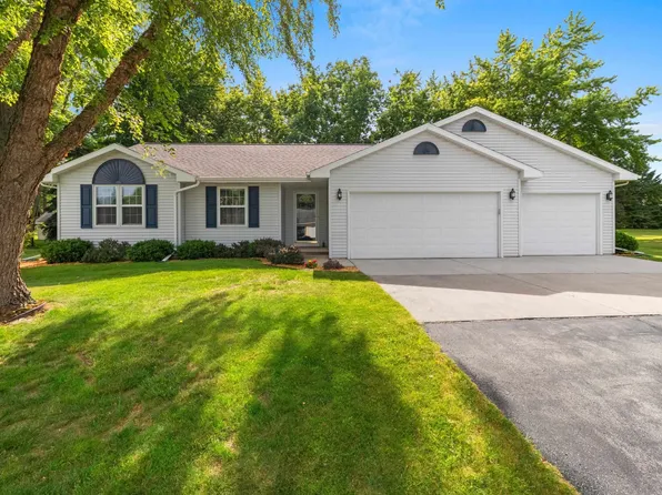 3125 Woodland Reserve Ln, Suamico, WI 54313