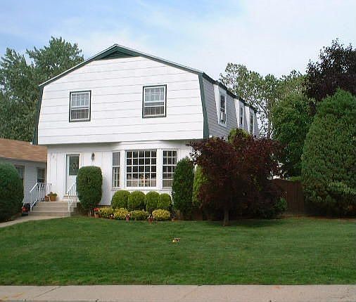 Oversized corner property!