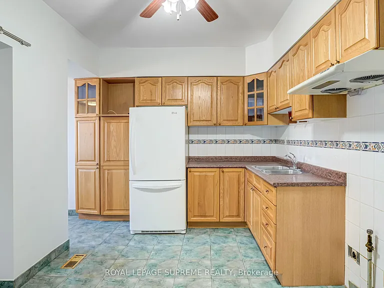 160 Shanly St #MAIN LOWER — Photo 10
