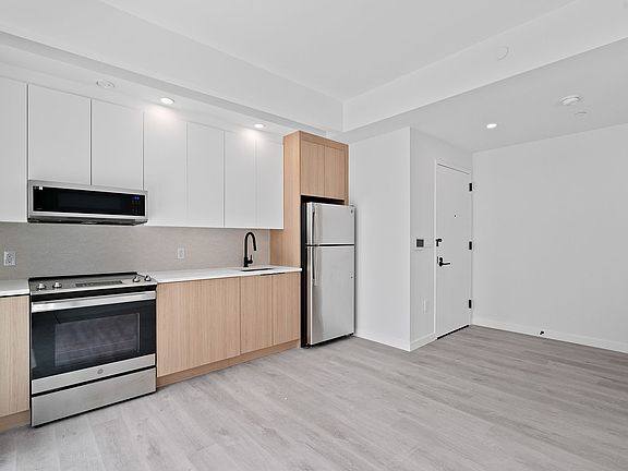 4th image of 26-46 4th St Penthouse 8F