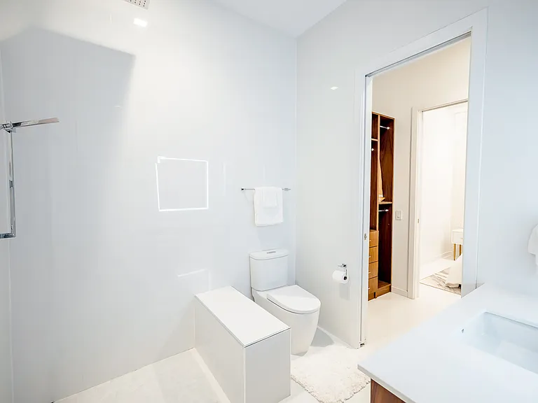 400 Old Woodward Ave #306 — Photo 4